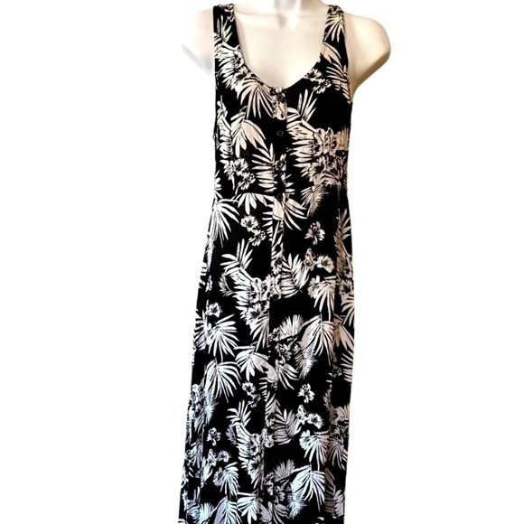 Forever 21 | Black and White Maxi Dress with Cross Back Detail - Picture 1 of 5
